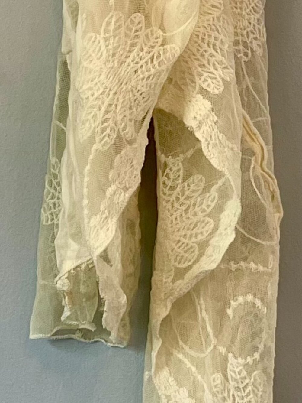 Vintage White Lace Scarf/Shawl/Wrap - Picture 6 of 6